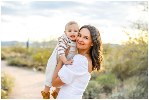 Pretty Portraits in the Scottsdale Desert with the Markus Family