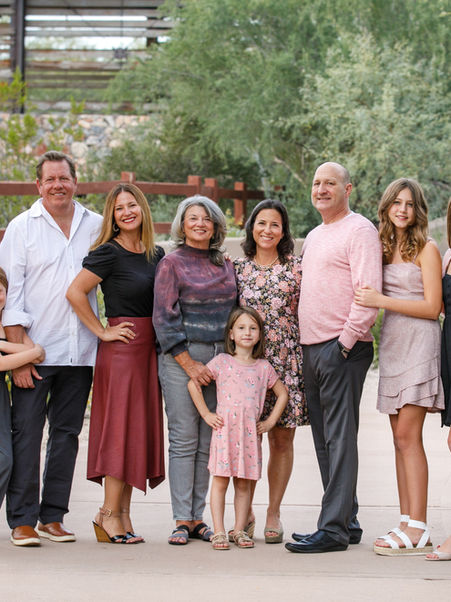 What to Wear for Extended Family Photos – Coordinating Outfits That Work
