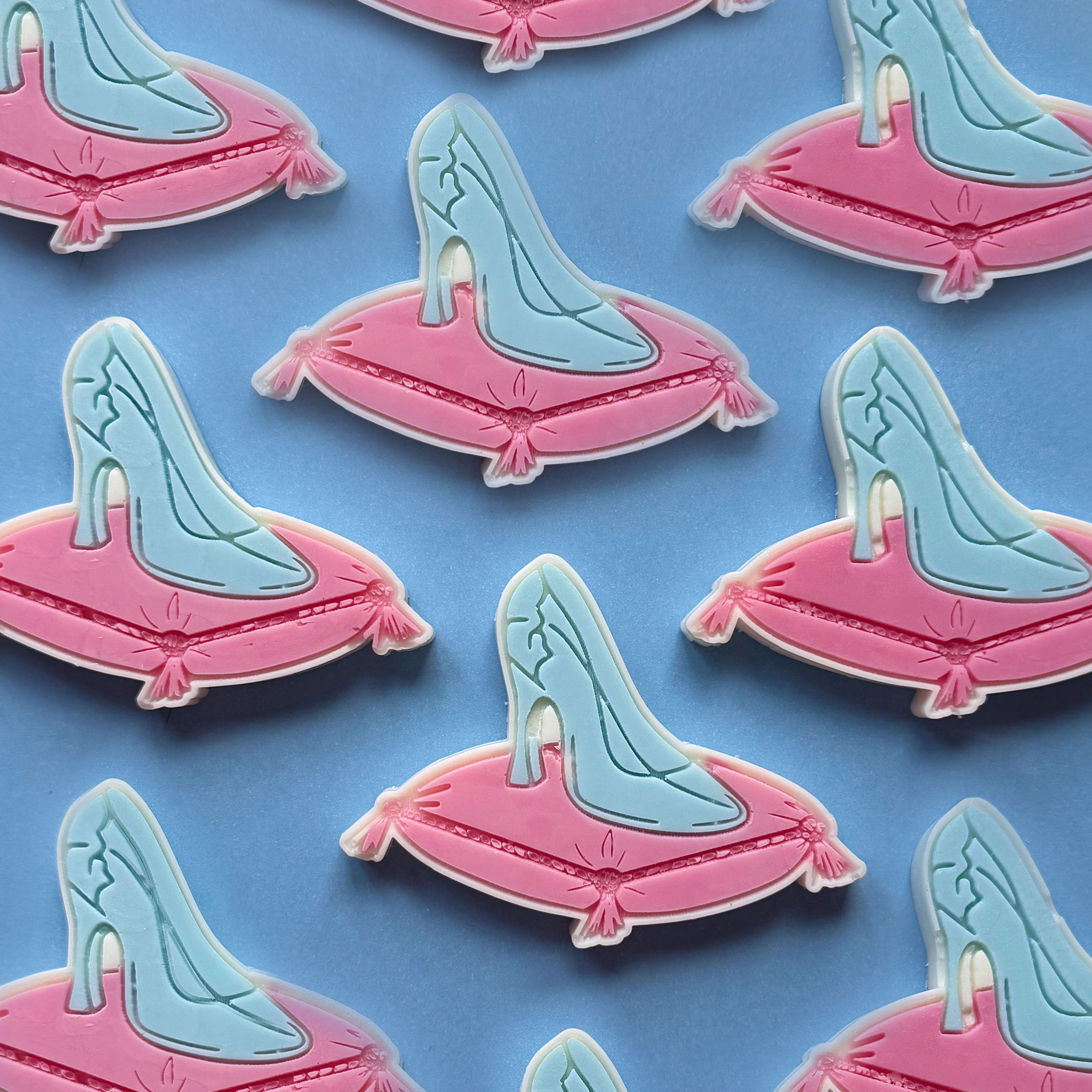 Glass slipper in “marshmallow & white peach”