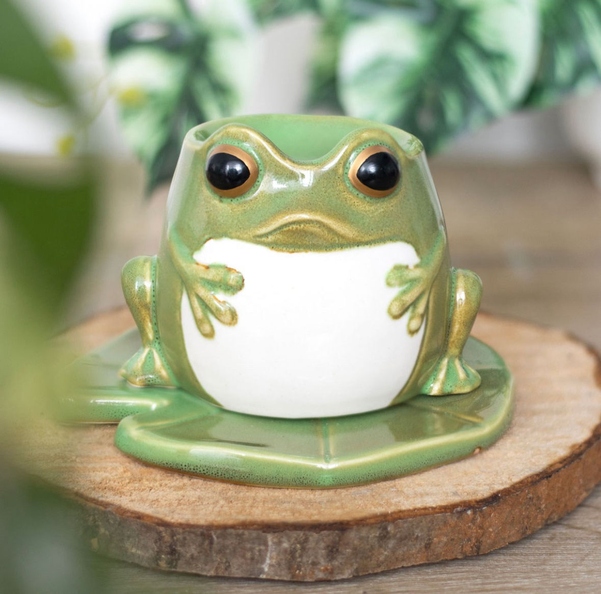 Frog and saucer, oil and wax burner
