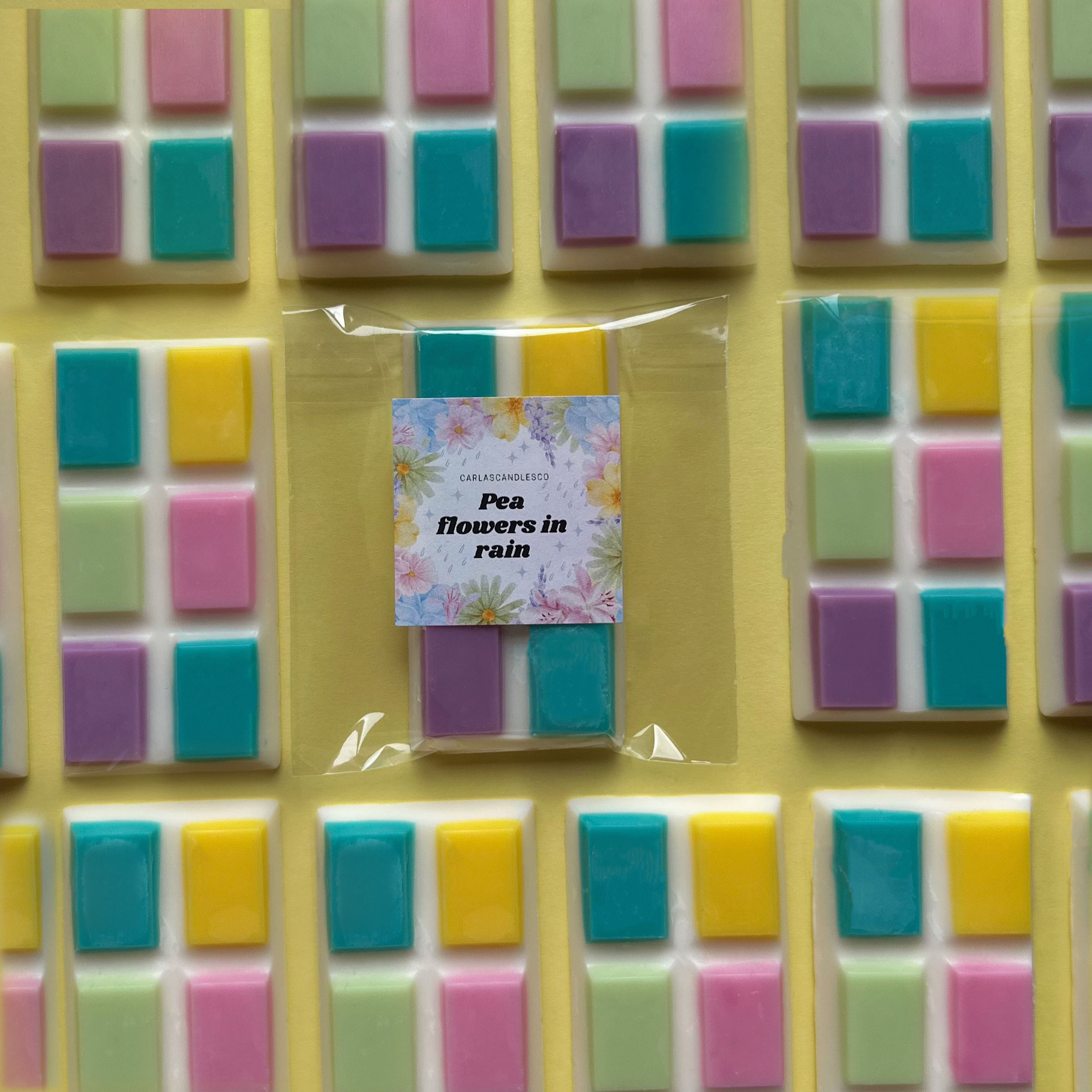 Mini snap bar in “peaflowers in rain”