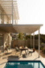 Seamless indoor-outdoor flow in Bakoven beach house renovation.