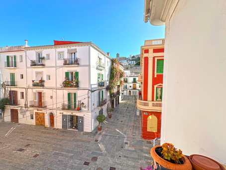 Duplex with Balconies in Ibiza’s Historic Center – A Charming Building