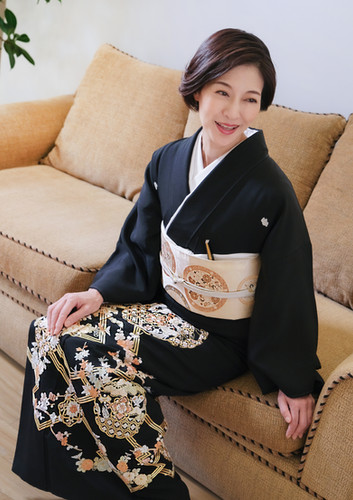 雪輪に松皮菱 黒留袖レンタル｜落ち着きと格調の高級着物｜結婚式 親族