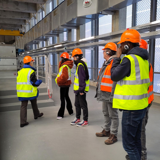 Besuch einer Fabrik, während der Jobsuche im Bereich Nachhaltigkeit