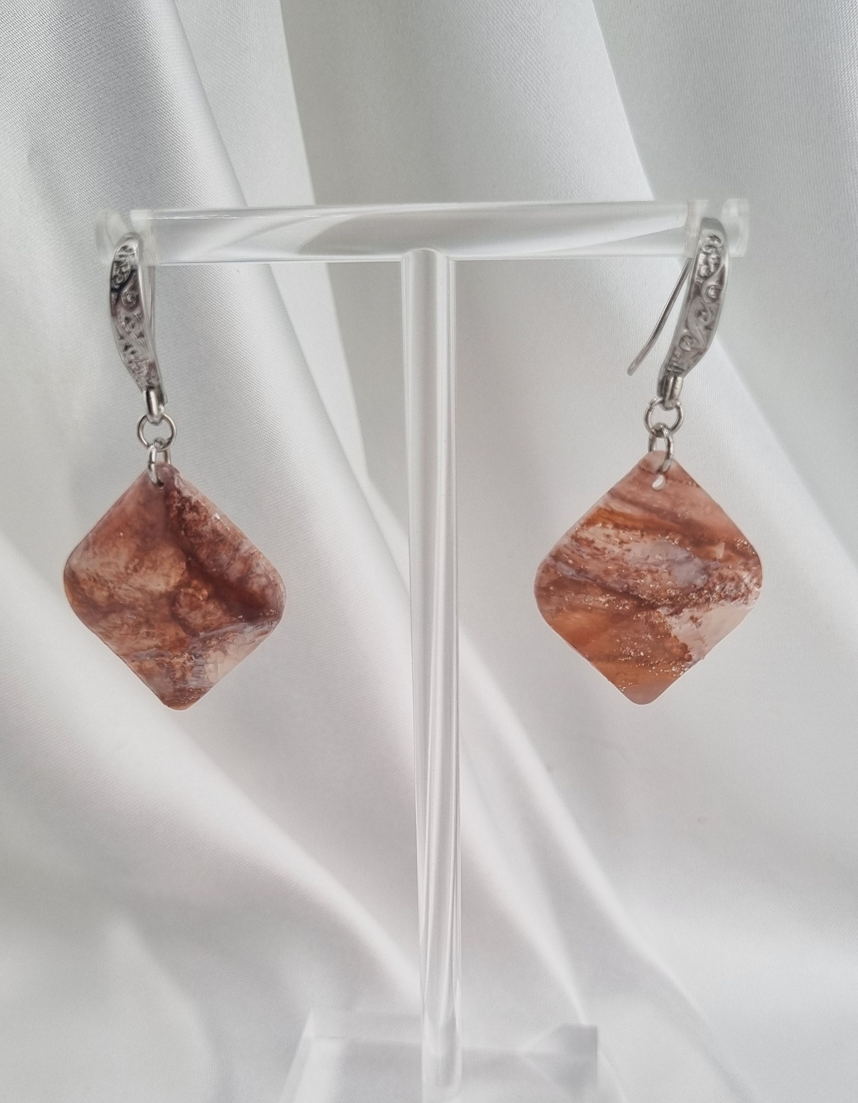 Tan marble diamond detail hook