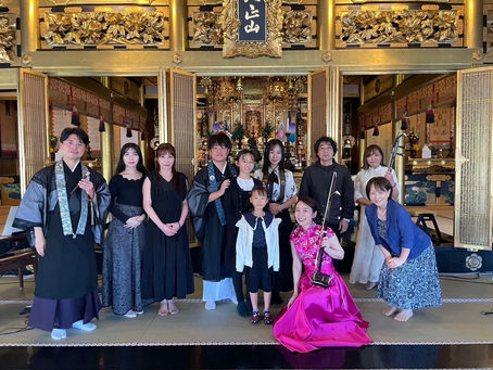 お寺での演奏