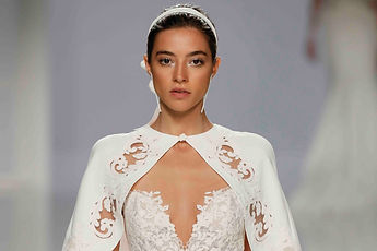 ROCIO CRUSSET. REVISTA LUX MOMENTS MAGAZINE. ROSA CLARA BBFW