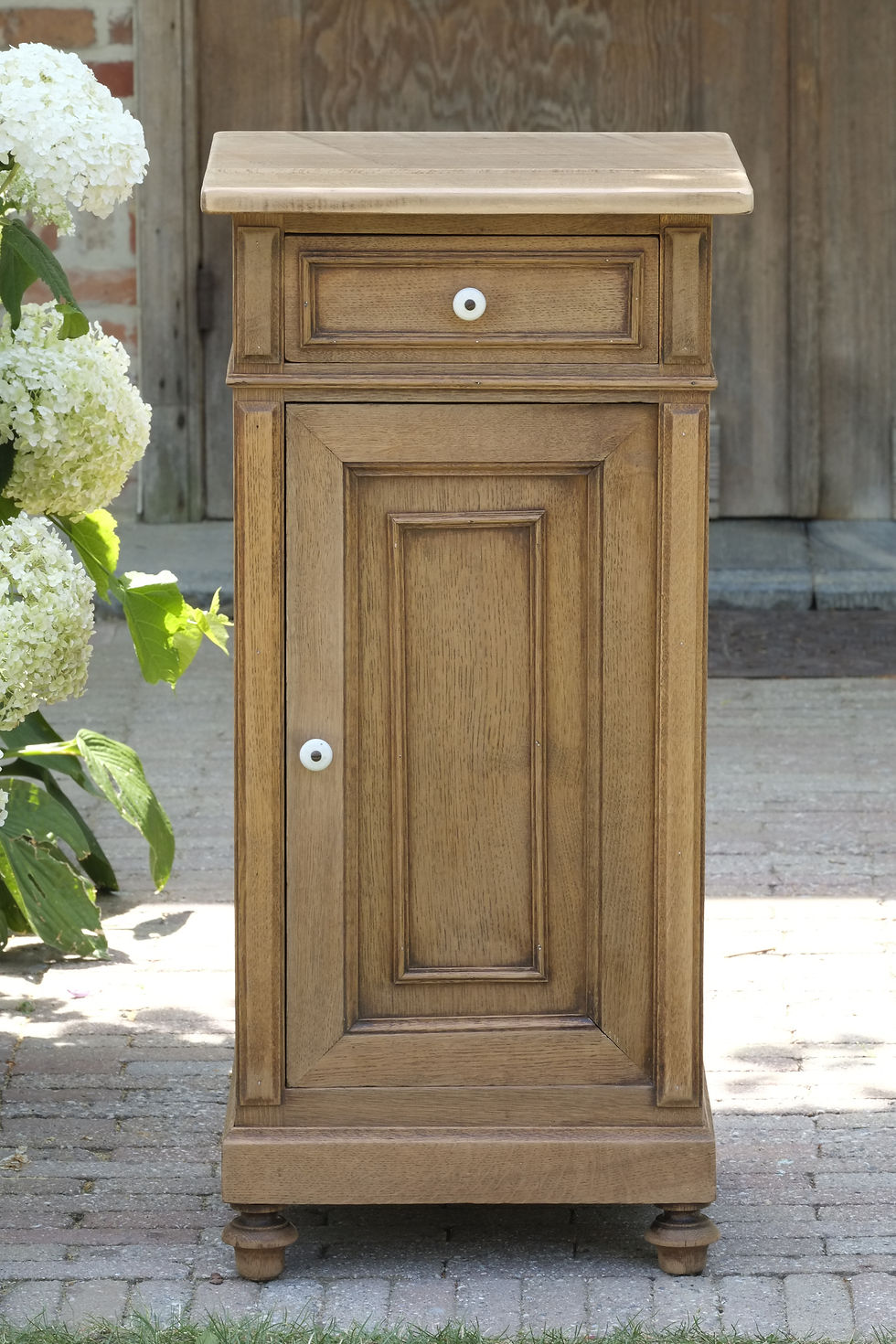 antiker Nachtschrank