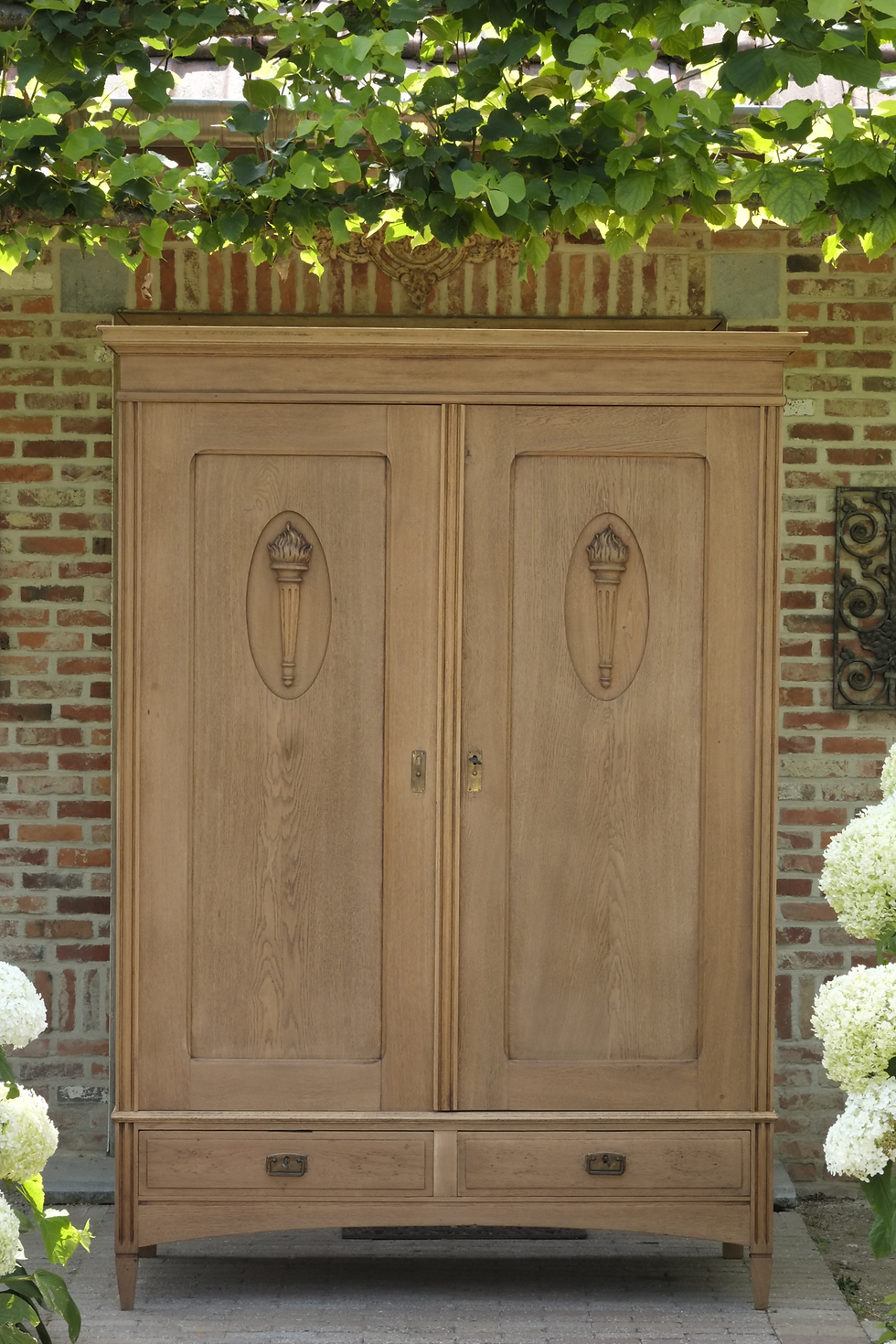 antiker Schrank