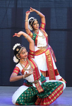 38858271_916022901932194_427260284723894