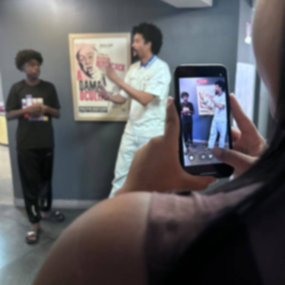 Do celular à narrativa própria: Como começamos a descentralizar a comunicação com os jovens da comunidade na Ocupação Vitória em BH.