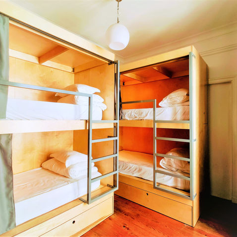 Dormitório Misto com 4 Camas - Pulp Fiction.jpg