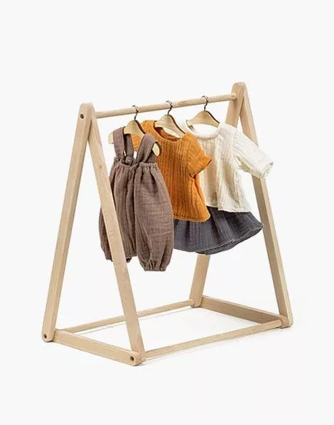 porte-vetements-poupees-minikane.jpg.webp