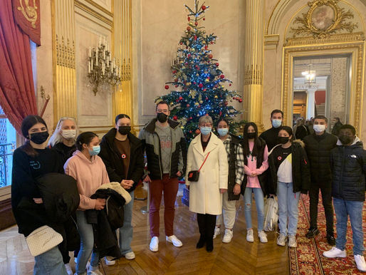 Visite du CMJ de Bois-Colombes et du Secours Populaire de Courbevoie à l'Assemblée nationale