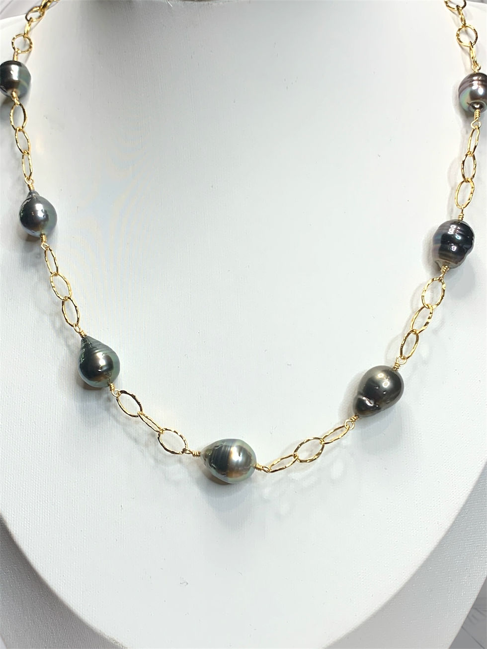 Elegant necklace with Tahitian pearls and gold chain; showcased on a white background.