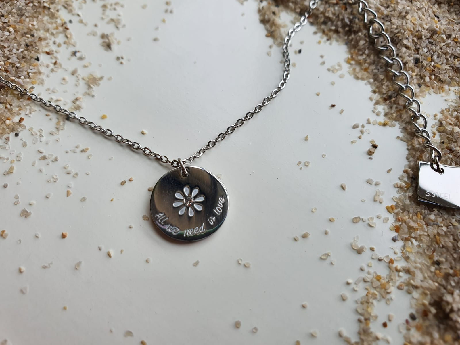 Collier - All we need is Love