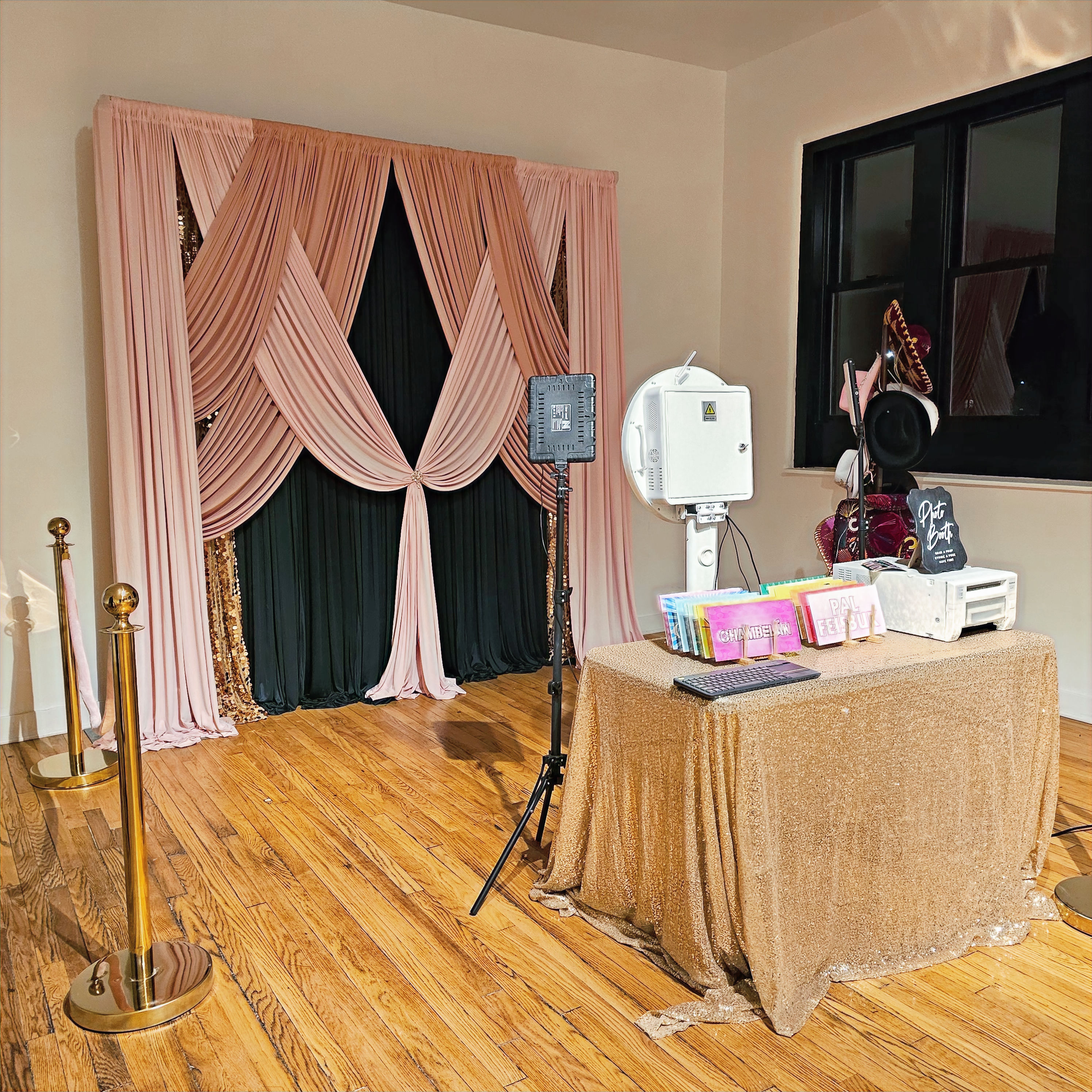 2 Hour Basic Photobooth (2 Horas de Photobooth)