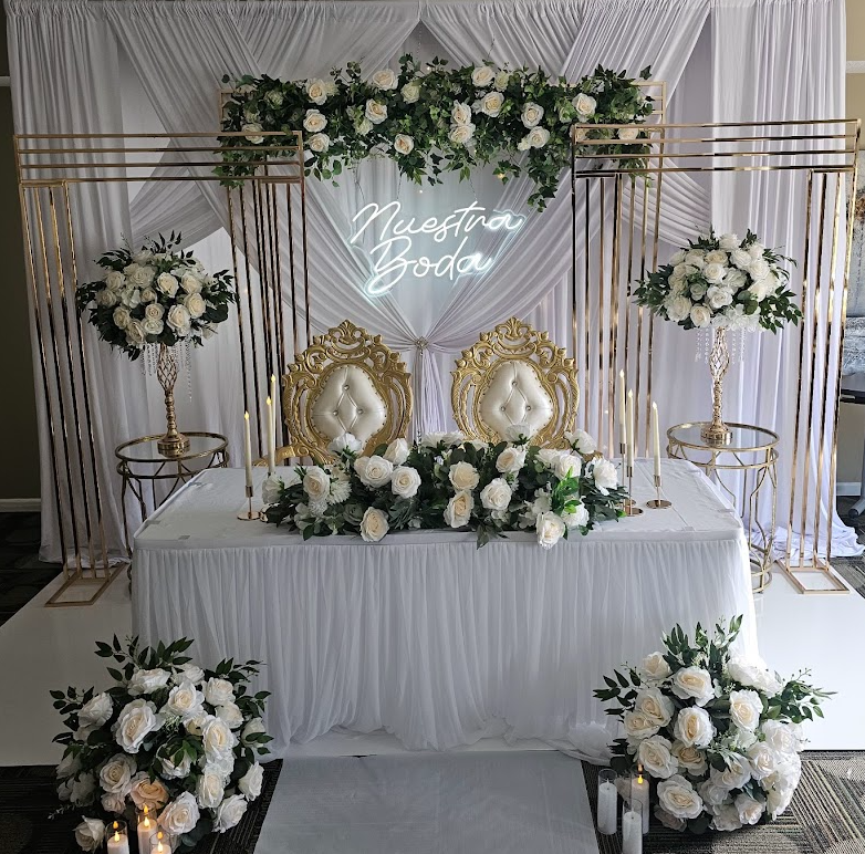 Thumbnail: Wedding Sweetheart Table (Mesa de Boda)