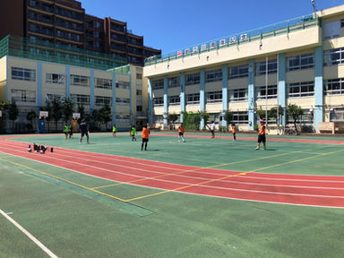 高南小校庭 高学年練習