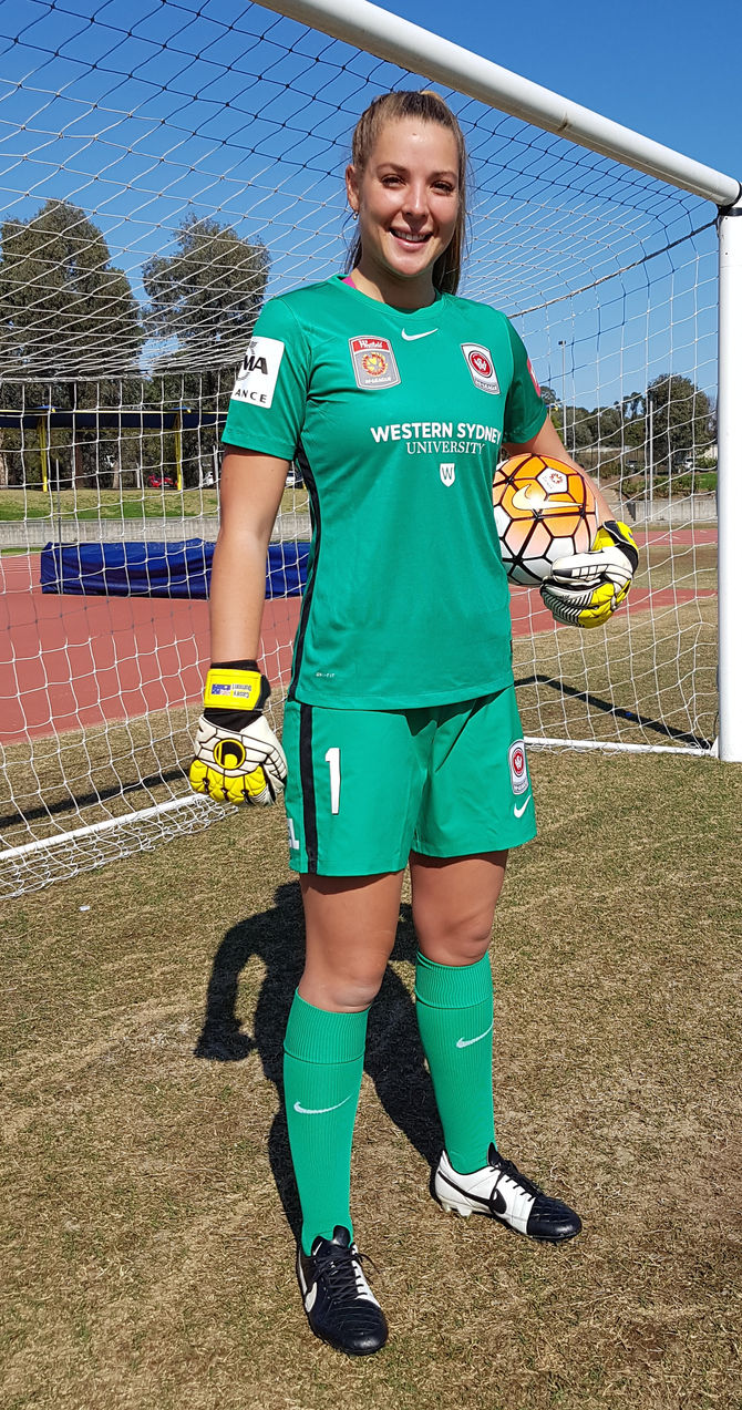 Wanderers sign Australian goalkeeper Casey Dumont