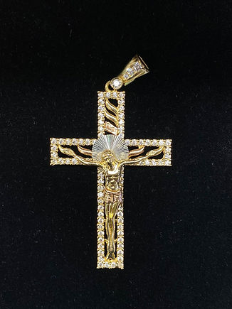PLAZA LATINA OMAHA - JOYERIA - CRUZ CON DIAMANTES.jpg