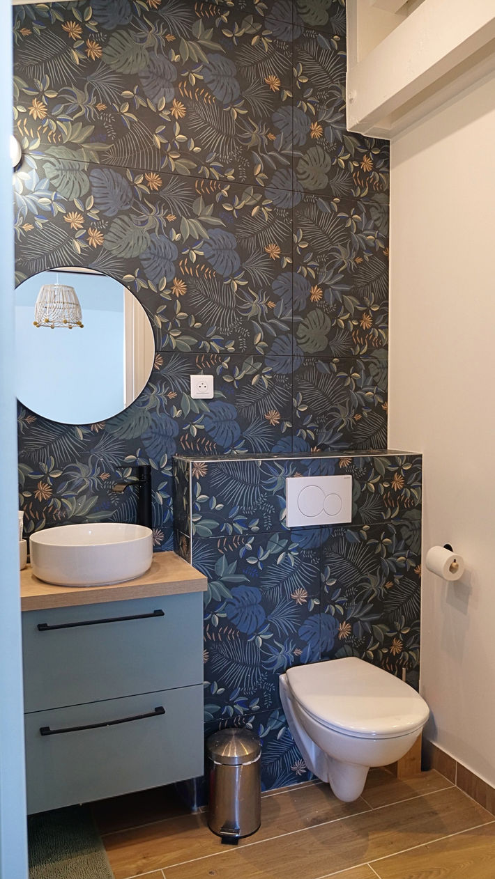 Salle d'eau moderne pour suivre l'évolution des enfants 