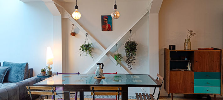 Éclairage artificiel recréant une lumière naturelle dans un loft à Paris.