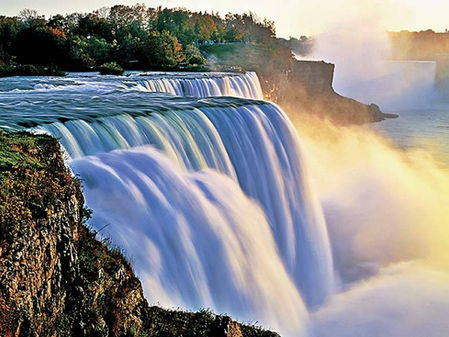 niagara-falls-mist-880x592.jpeg