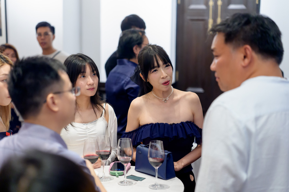 品酒會現場來賓交流