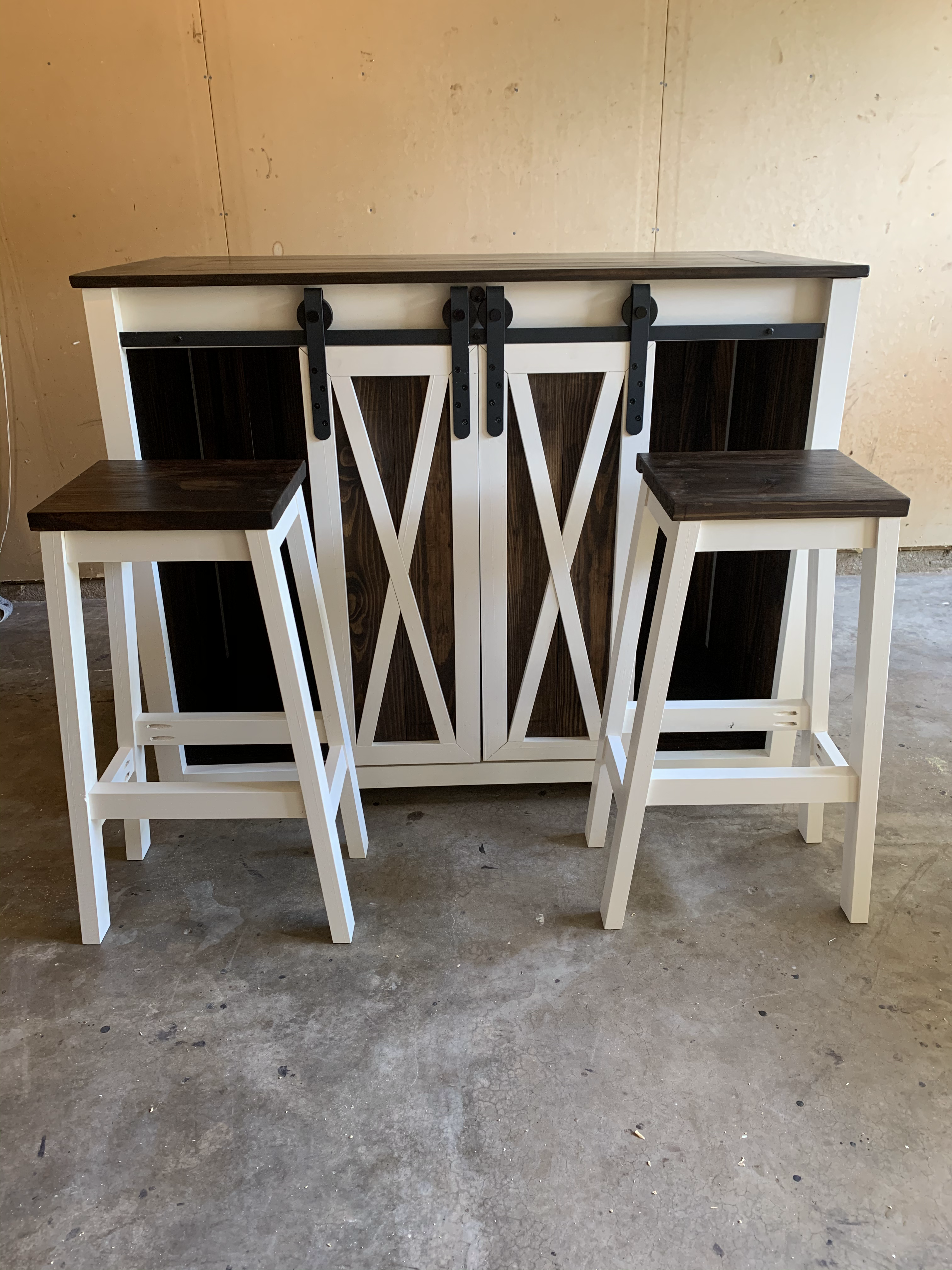 Farmhouse Breakfast Bar with Stools