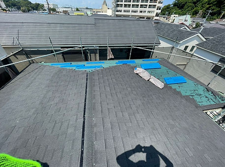屋根葺き替え工事施工中