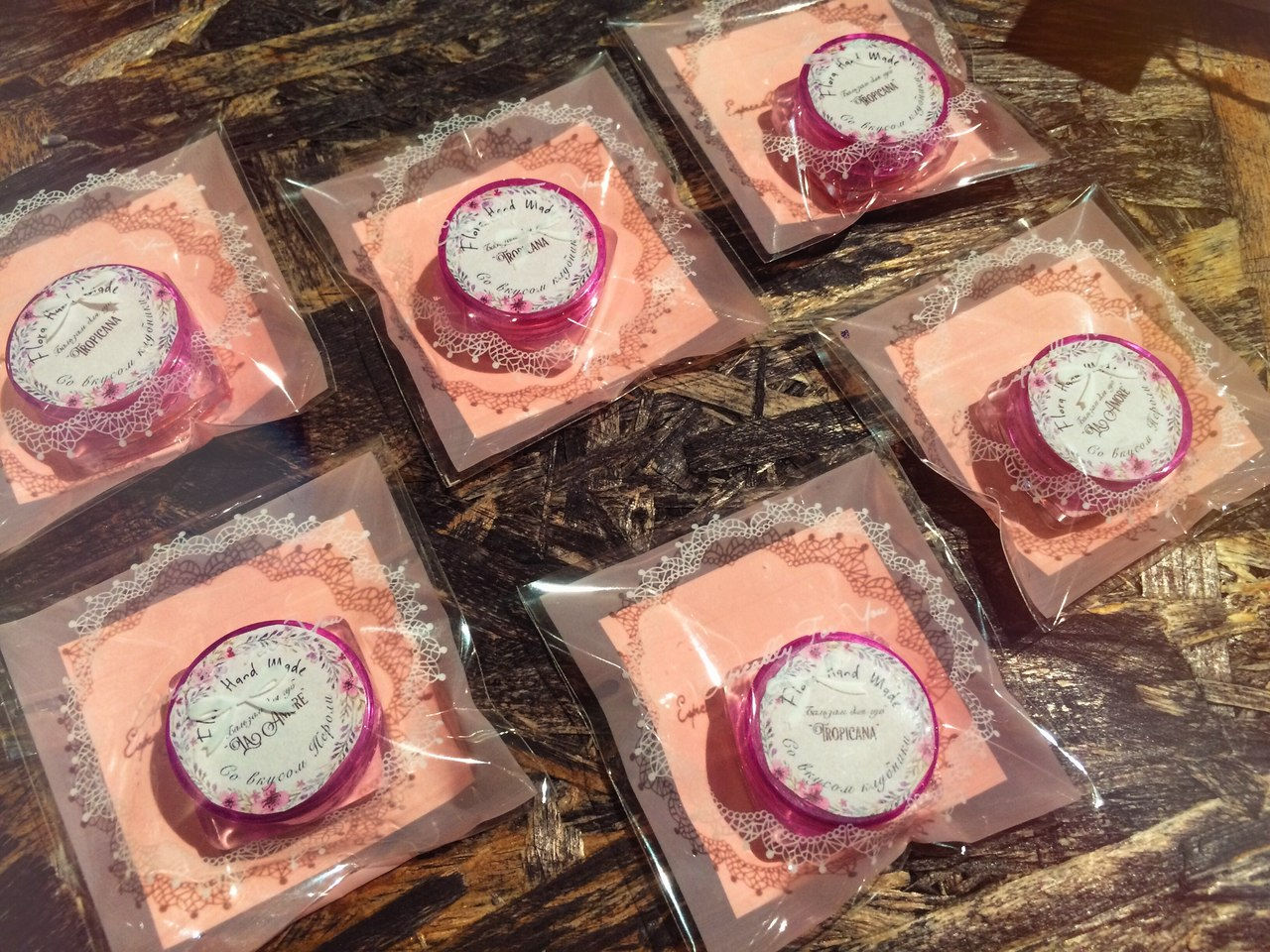 Бальзама для губ "La Amore" со вкусом будоражащего Нероли