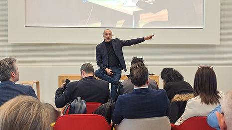 Flavio Gerardi durante un corso con Wekiwi