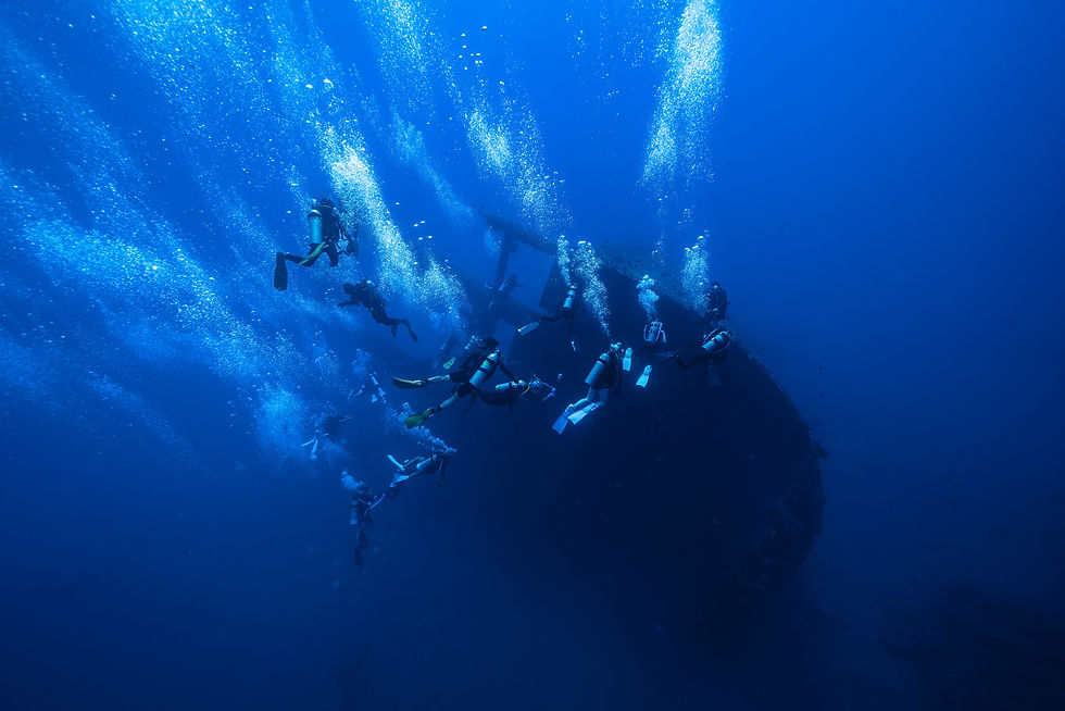 潛水時水下的寧靜與深藍
