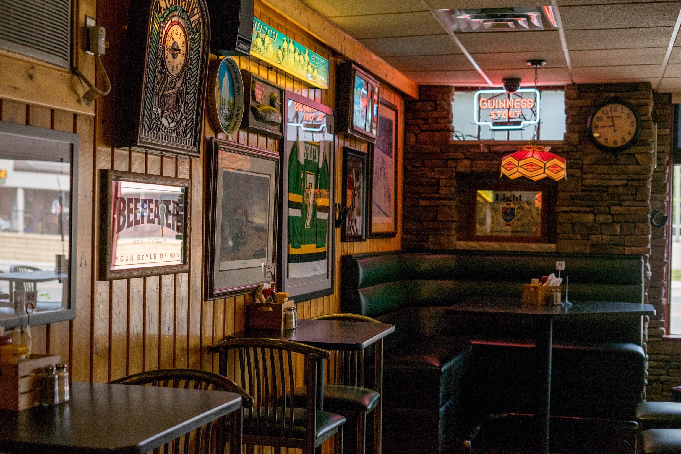 burgers-more-the-red-rooster-long-lake-mn