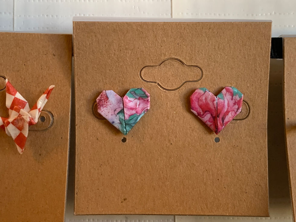 תמונה ממוזערת: Origami Heart Stud Earrings