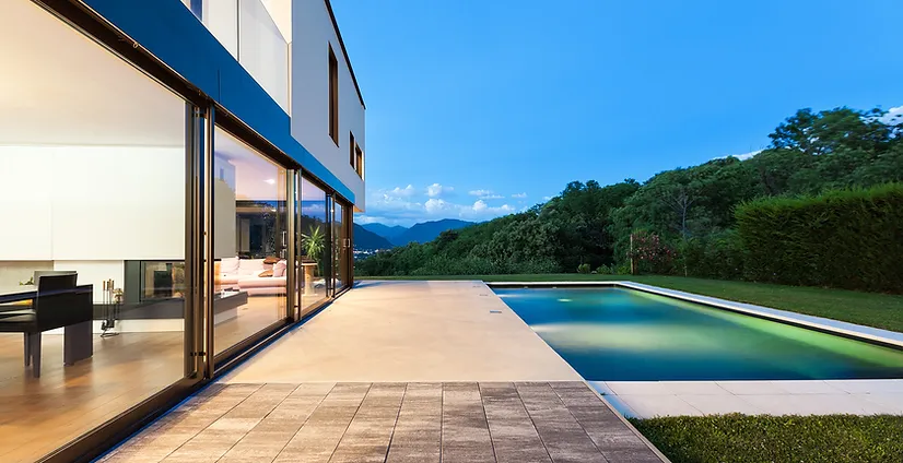 esterni casa con piscina