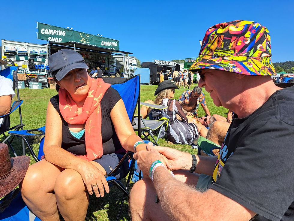 Raynor hand massage - warming hand