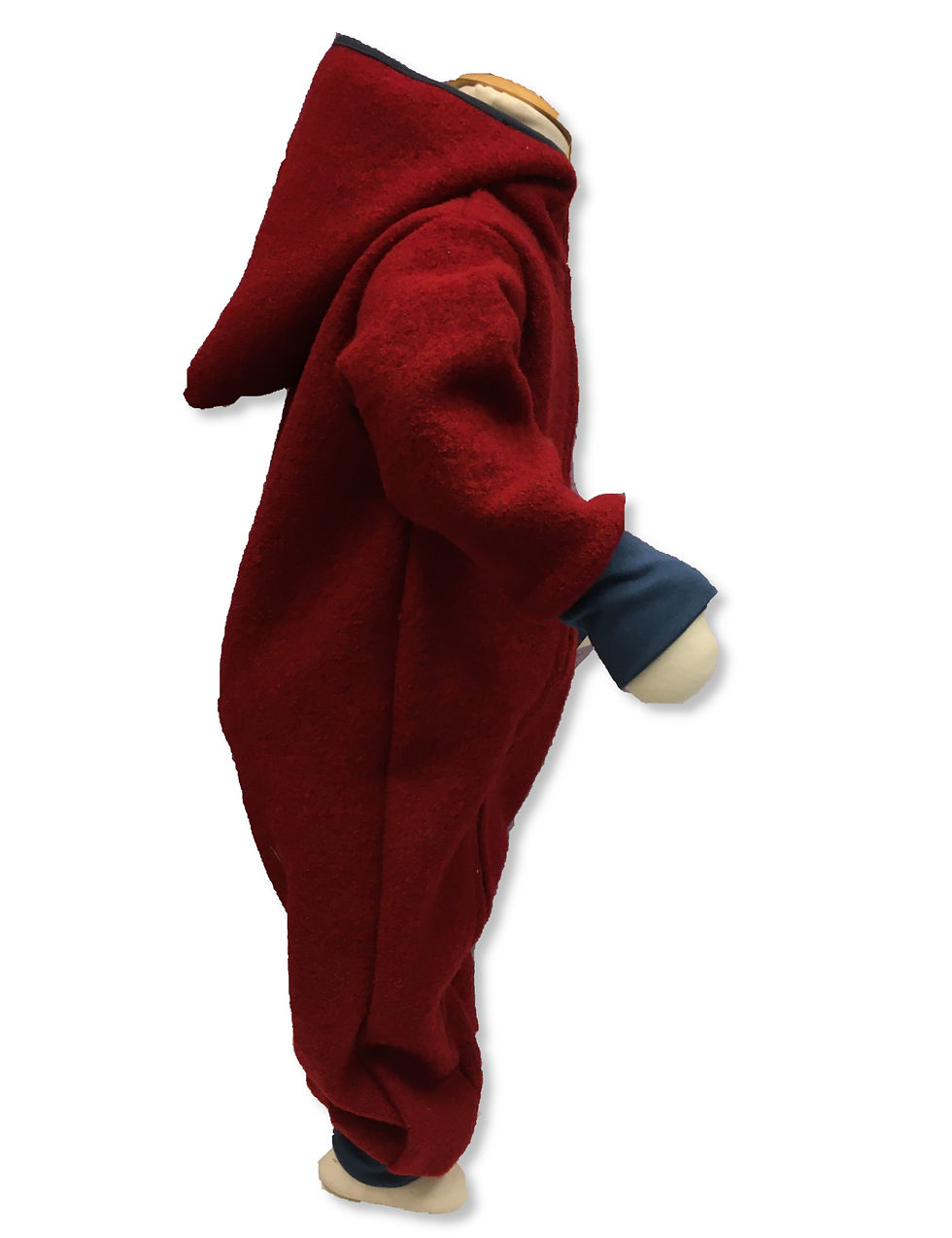 Miniaturbild: Roter Baby-Overall mit Kapuze, blaue Ärmel, weißer Hintergrund, für Babys