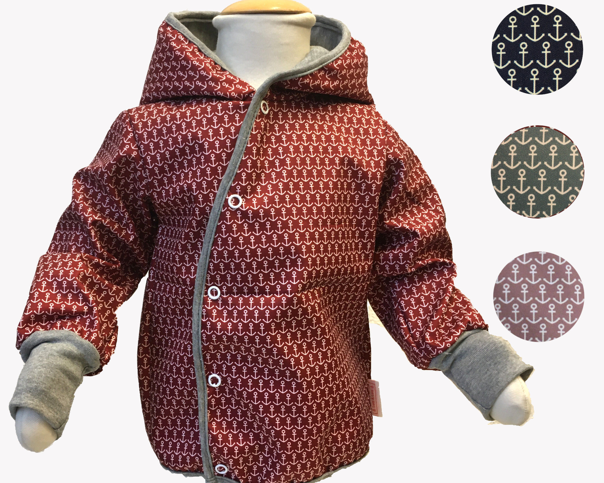 Rote Kinderjacke mit floralem Muster, Knöpfen und Kapuze, Walkjacke Grau/ rot.