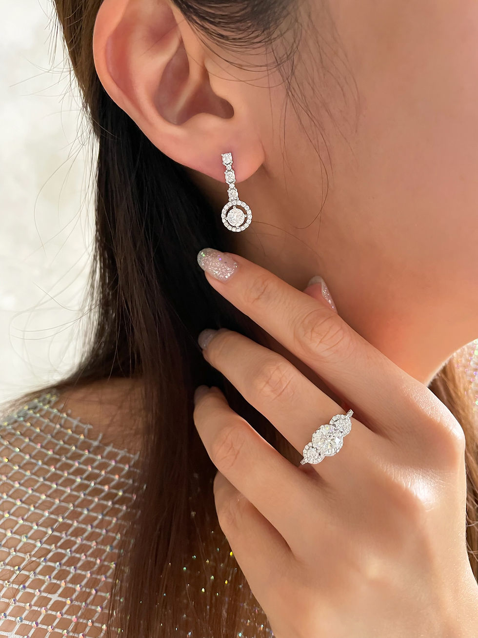 Thumbnail: Round Brilliant 1 Line Drop with 0.25ct Halo
