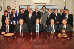 תיעוד חתימת חוזה