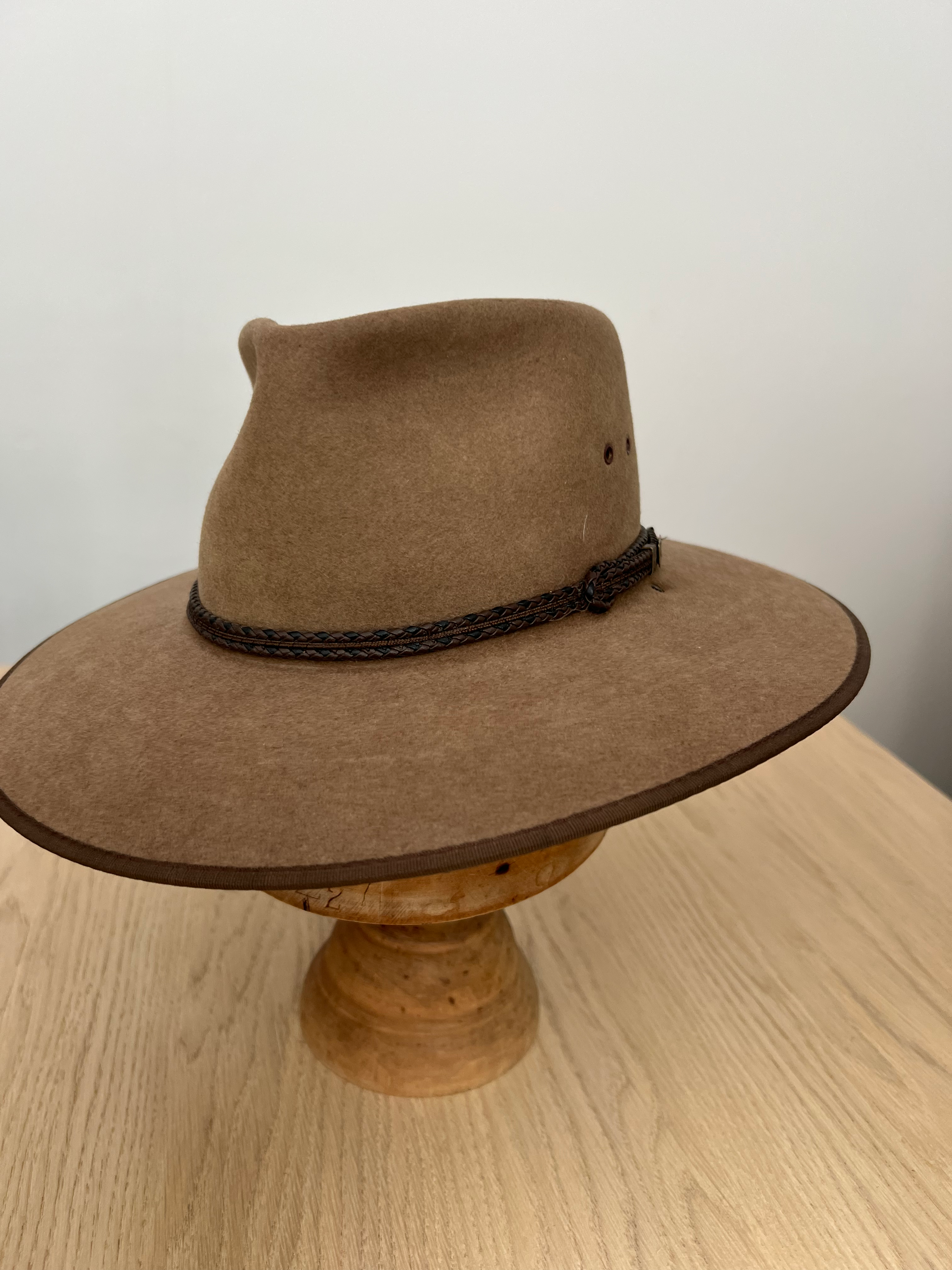 Akubra Cattleman 100% Rabbit Fur Felt, Size 55.5 cm