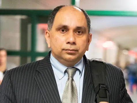 ‘Sugar daddy’ accuser offers to demonstrate disputed rub in court