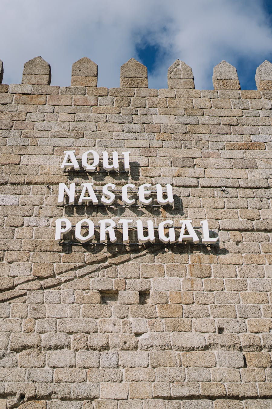 Guimarães : The Medieval Side of Portugal 