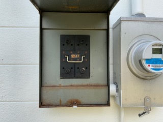 Pull out fuse main disconnect