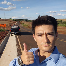 Guilherme Kato em campo, unindo engenharia, gestão e agronegócio