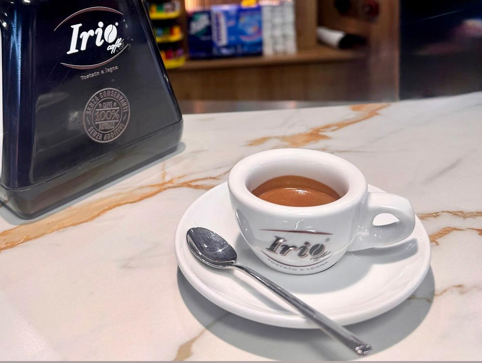tazzina irio caffè tostato a legna, con crema densa e color nocciola