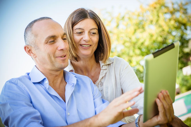 PH_Pic_GenericCoupleOutdoors01.jpg
